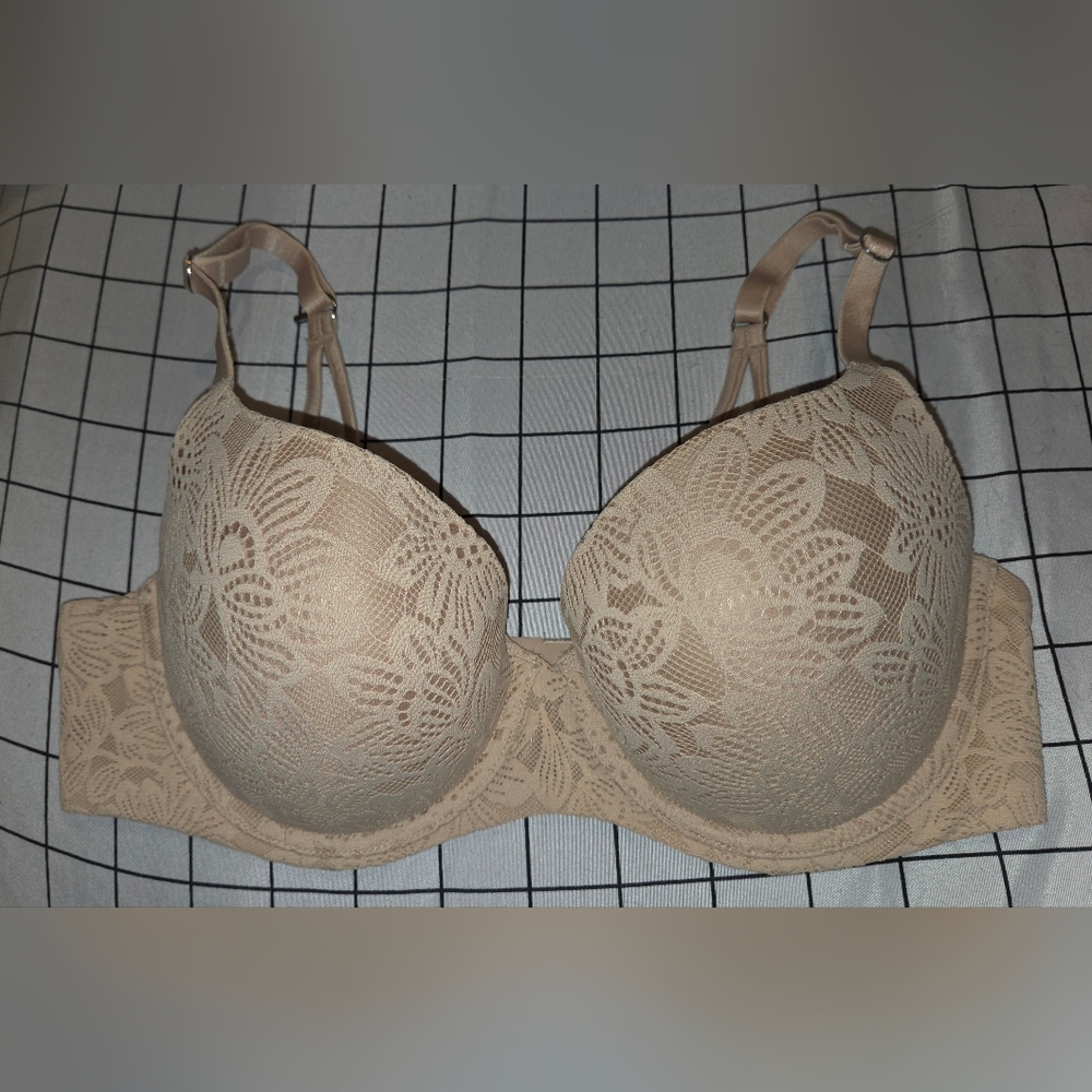 SUNNIE By Aerie Elegant Lace Demi Underwire Bra in Cream.  Size 36D.